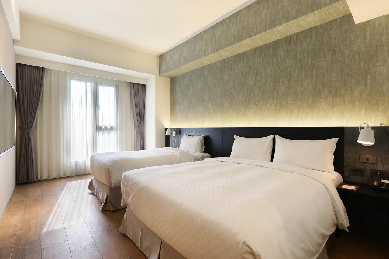 Kun Tour Hotel Taichung Bagian luar foto