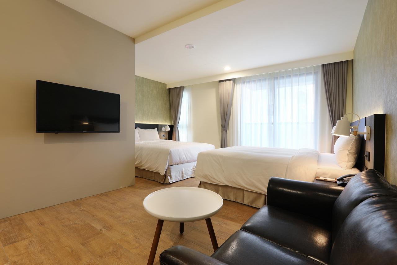 Kun Tour Hotel Taichung Bagian luar foto