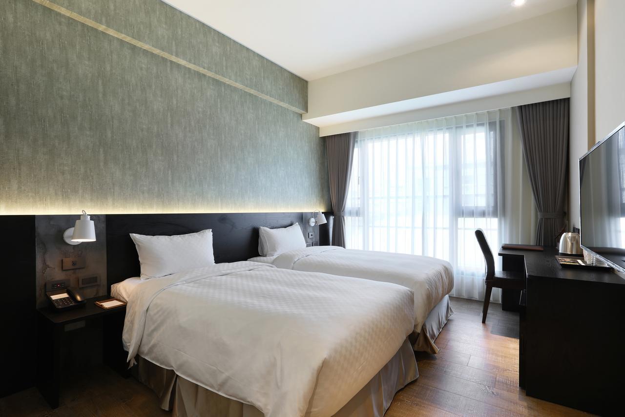 Kun Tour Hotel Taichung Bagian luar foto
