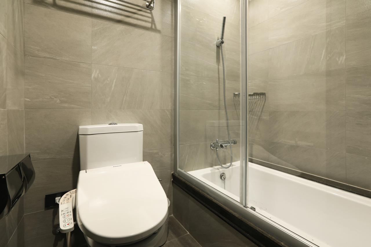 Kun Tour Hotel Taichung Bagian luar foto