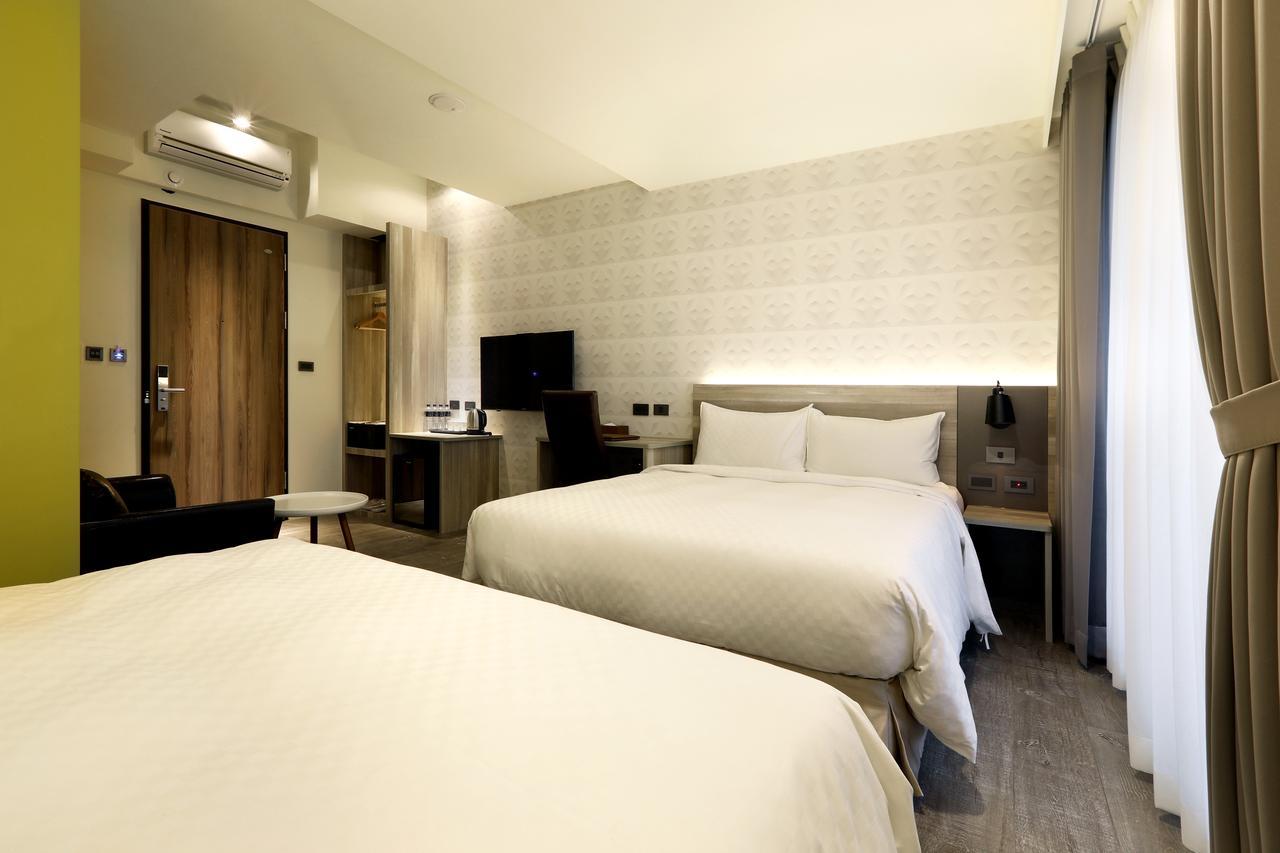 Kun Tour Hotel Taichung Bagian luar foto