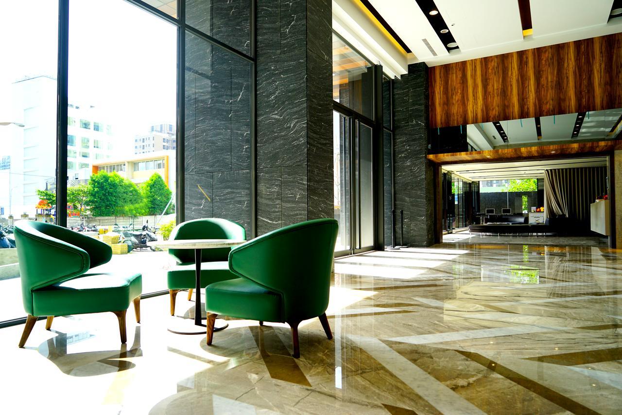 Kun Tour Hotel Taichung Bagian luar foto