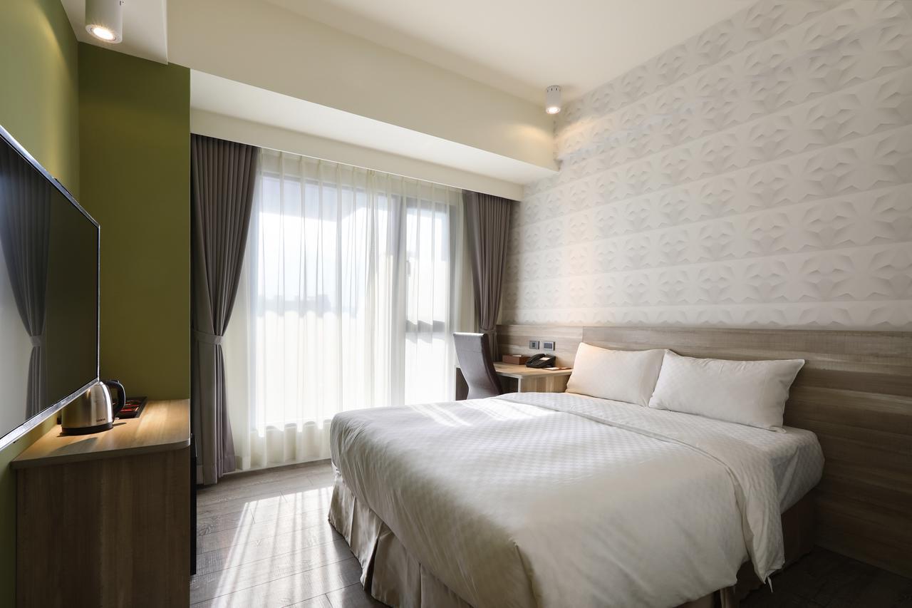 Kun Tour Hotel Taichung Bagian luar foto