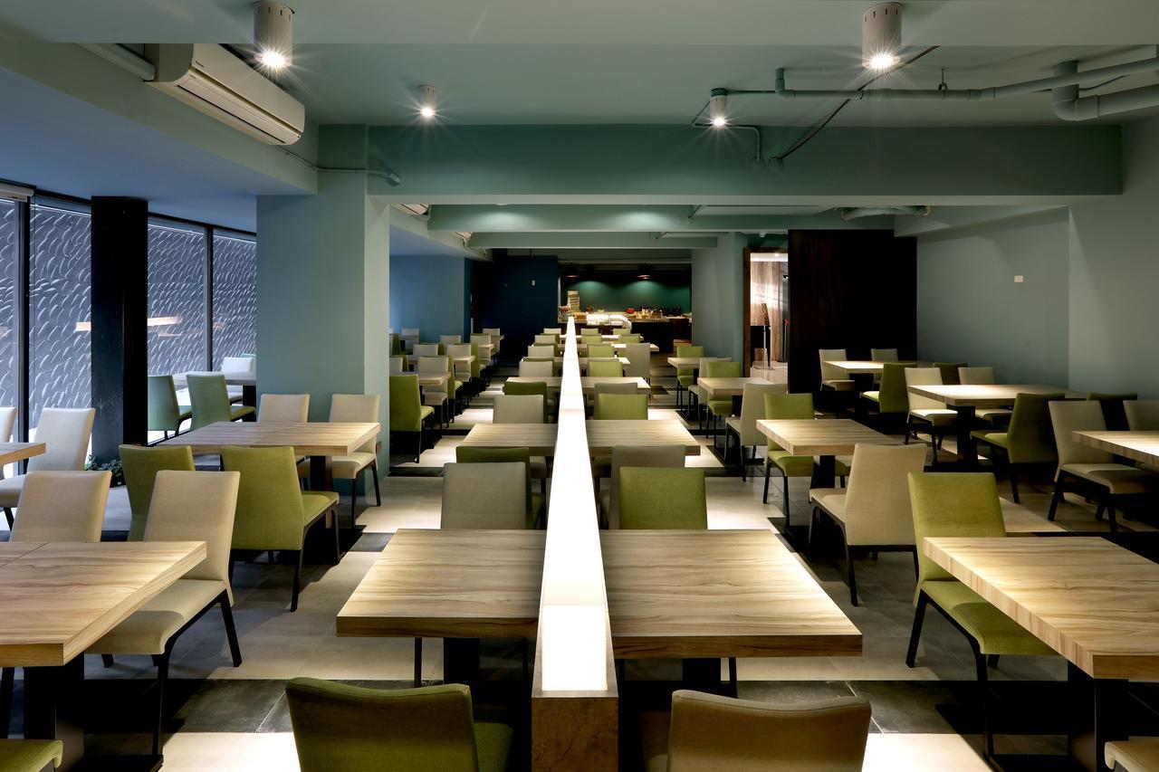 Kun Tour Hotel Taichung Bagian luar foto