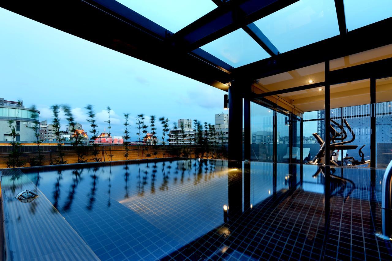 Kun Tour Hotel Taichung Bagian luar foto