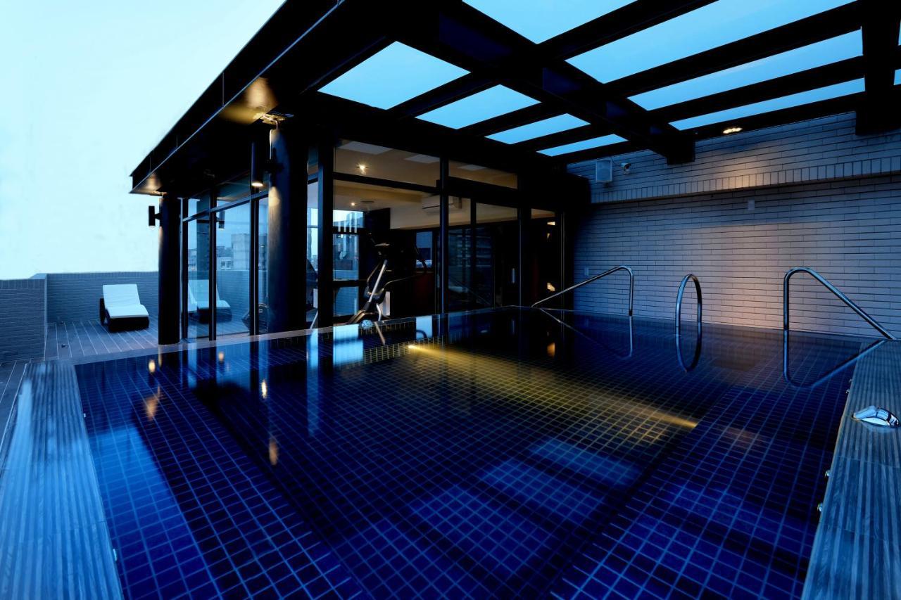 Kun Tour Hotel Taichung Bagian luar foto