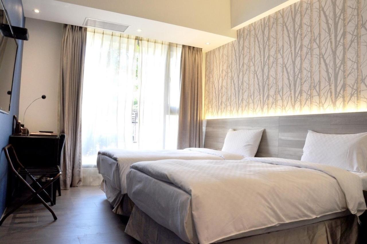 Kun Tour Hotel Taichung Bagian luar foto